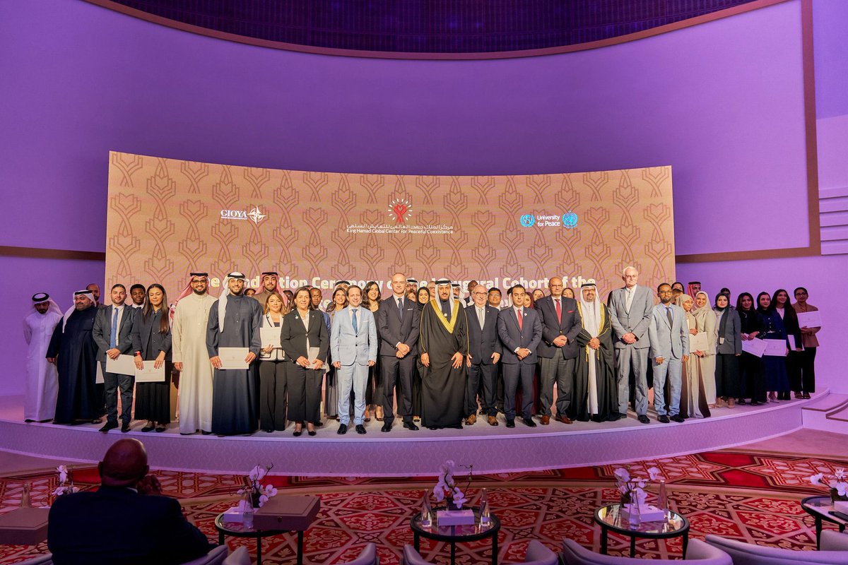 Dr. Mohamed Osman, Ph.D. د. محمد عثمان (@mohamedosmansom) on Twitter photo تشرفت بالدعوة من مركز الملك حمد العالمي للتعايش السلمي <a href="/khgcpc/">King Hamad Global Centre for Peaceful Coexistence</a> لحضور حفل مميز تخرج فيه 50 طالب وطالبة من 19 دولة ضمن برنامج الدبلوم المشترك في التعايش السلمي، بالتعاون مع جامعة السلام <a href="/UPEACE/">University for Peace</a> ومؤسسة جيويا المالطية للتعليم العالي.
الحفل كان تحت رعاية معالي الشيخ الدكتور تشرفت بالدعوة من مركز الملك حمد العالمي للتعايش السلمي <a href="/khgcpc/">King Hamad Global Centre for Peaceful Coexistence</a> لحضور حفل مميز تخرج فيه 50 طالب وطالبة من 19 دولة ضمن برنامج الدبلوم المشترك في التعايش السلمي، بالتعاون مع جامعة السلام <a href="/UPEACE/">University for Peace</a> ومؤسسة جيويا المالطية للتعليم العالي.
الحفل كان تحت رعاية معالي الشيخ الدكتور