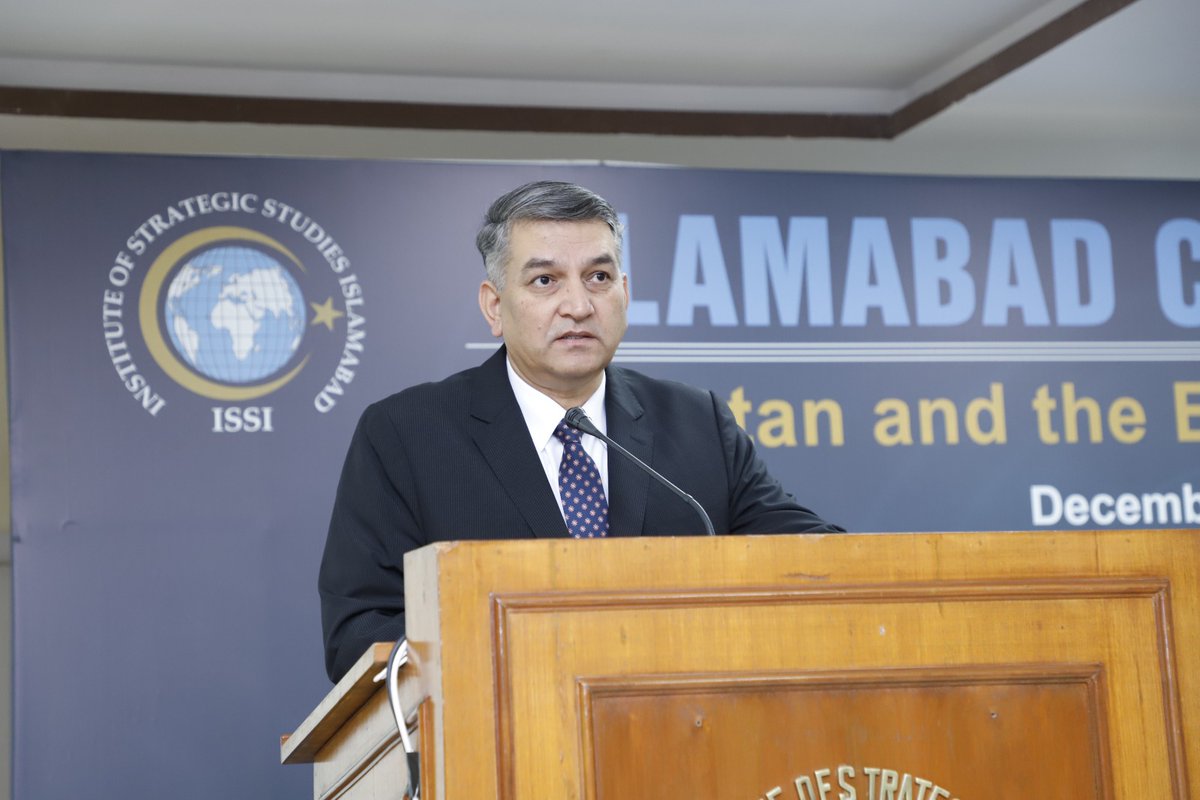 CPSC_ISSI's tweet image. Moderator for the session  @TalatShabbir3  in his introductory remarks emphasized on &quot;Exploring the evolving global order: US-China Competition , Belt &amp;amp; Road’s Impact, and Pakistan’s strategic role in fostering peace, connectivity, and prosperity.&quot; #Geopolitics #Globalorder