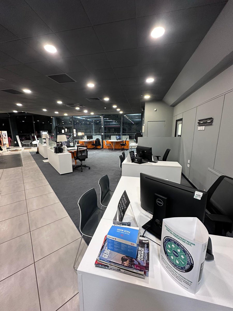 bossflooring's tweet photo. That’s a wrap on this lovely Showroom all ready for Christmas. https://t.co/qXTqvMNuqm