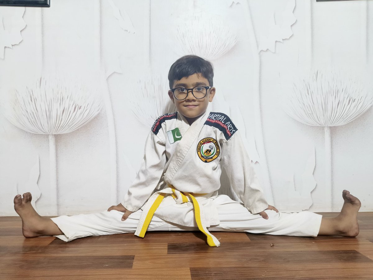SAMAATV's tweet image. 6-Year-Old Muhammad Ibrahim Sets Guinness World Record

Karachi’s Muhammad Ibrahim, 6, became the #youngest martial artist to achieve a #GuinnessWorldRecord by opening 45 bottle #caps in 1 minute with #kicks, breaking the previous record of 40.

Ibrahim, son of Rashid