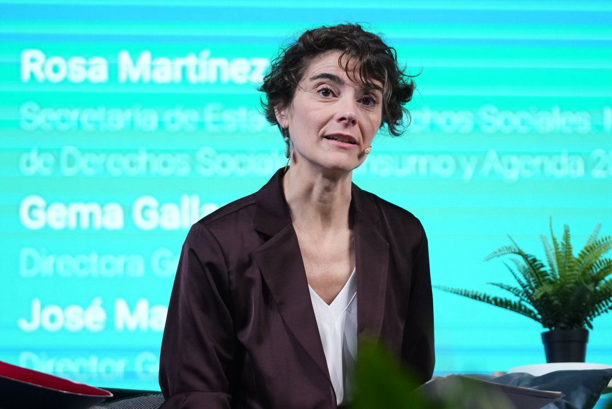 <a href="/rosa_mr_/">Rosa Martínez</a> <a href="/DSocialesGob/">Secretaría de Estado de Derechos Sociales</a> <a href="/MSocialGob/">Ministerio de Derechos Sociales, Consumo y A2030</a> <a href="/Gegallp/">Gema Gallardo Perez</a> @jmcaballol <a href="/HogarSi/">HOGAR SÍ</a> 🗨️🔑"Este legado de innovación no solo abre puertas, sino que traza un camino claro hacia un cambio sistémico que sitúe los derechos humanos y la dignidad como ejes fundamentales", <a href="/rosa_mr_/">Rosa Martínez</a>, secretaria de Estado de Derechos Sociales en <a href="/DSocialesGob/">Secretaría de Estado de Derechos Sociales</a> <a href="/MSocialGob/">Ministerio de Derechos Sociales, Consumo y A2030</a>.