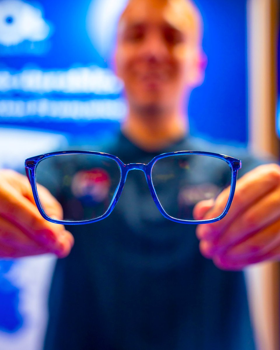 OlivierMARX75's tweet photo. La nouvelle collection #ONEO a fait sensation au salon @MIF_Expo. Des montures élégantes, un savoir-faire 100% local. Bientôt disponibles en magasin... 😉🤗
Olivier Marx et son équipe
#Opticien #Atol à #Paris15
#BienVoir #bienêtre 💙 #AtolParis15
#MIFexpo #lunettes #optique 🇨🇵 https://t.co/4OyZF8oq4V