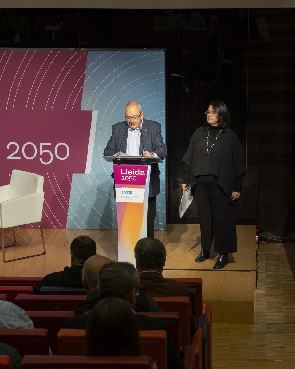 Horitzons2050's tweet photo. 💧 Inaugurada la Jornada “L’aigua (no) cau del cel: D’on ve, on va, on cau?” a @lallotjalleida 
Ara 👉🏼 “Futur de la gestió i tractament de l’aigua” amb Jordi Aguilera, Mercè Bieto, Angel García i Jordi Domingo.

#FundacióHoritzons #Horitzons2050 #Lleida #Ponent #debat https://t.co/AjEamBjpQJ