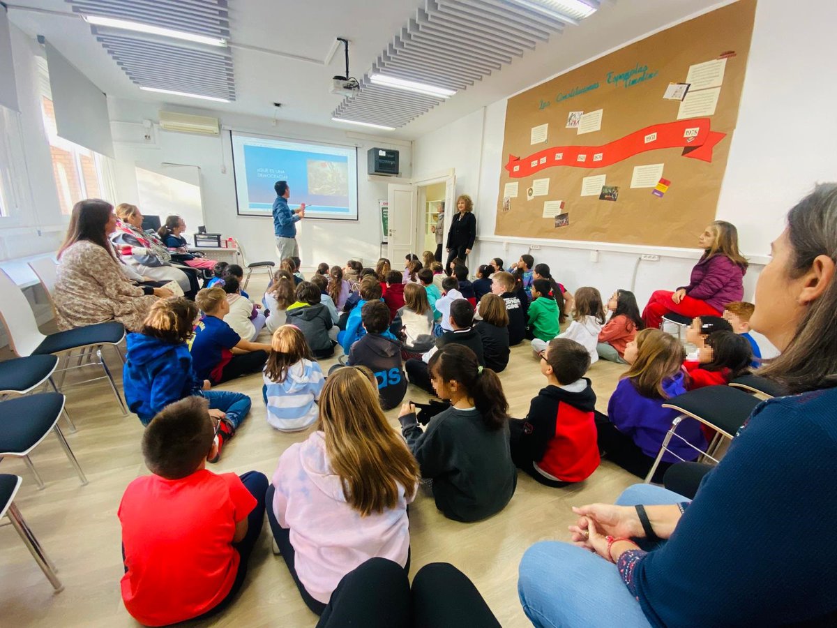 ¡Un día inolvidable de aprendizaje y democracia! ¡Los alumnos del CEIP Luis Vives disfrutan de una experiencia increíble en el CTIF Madrid Este! 🇪🇸🎓 Aprenden y practican valores fundamentales sobre la Constitución Española  #CMadridConstitución #IF_CMadrid #CTIF_MadridEste