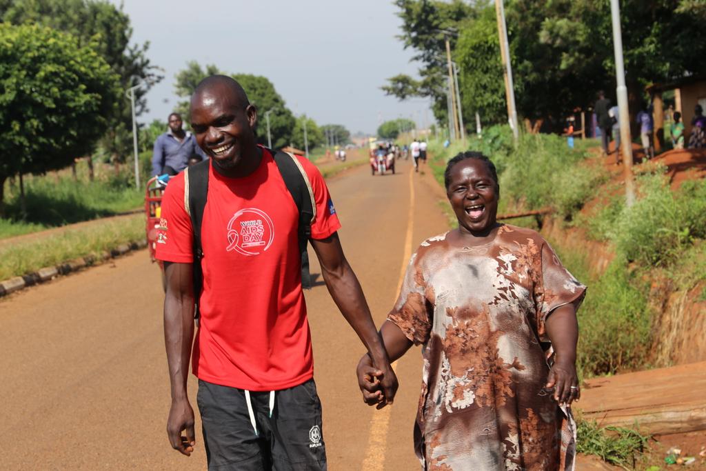 The English for Adults(EFA) facilitator <a href="/refugeelawproj/">Refugee Law Project</a> sharing light moments with their former learner #WorldAidsDay2024 <a href="/alfredonziga11/">@alfredonziga1</a> for enabling her learn english which has eased her communication with her business customers of different nationalities.