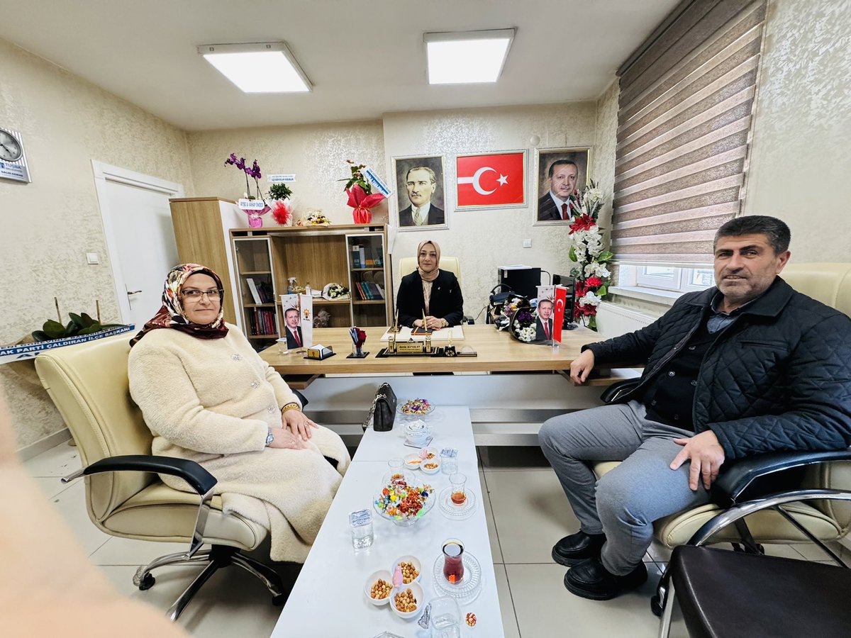 Sevgili eşim <a href="/FilizCinarbay/">Filiz Çınarbay🟢🇹🇷</a> ile birlikte, Genel Merkezimiz tarafından İl Kadın Kolları Başkanımız olarak atanan Sayın <a href="/zerrin_alpaslan/">Zerrin Alpaslan</a> hanımefendiye hayırlı olsun ziyaretinde bulunduk. <a href="/erkankandemir/">Erkan Kandemir</a> <a href="/aysekesir/">Ayşe Keşir 🇹🇷🇹🇷🇹🇷</a> <a href="/haciozkan33/">Hacı Özkan🇹🇷</a> <a href="/emreguray65/">Emre Güray</a> <a href="/havvaduran65/">Havva DURAN</a>