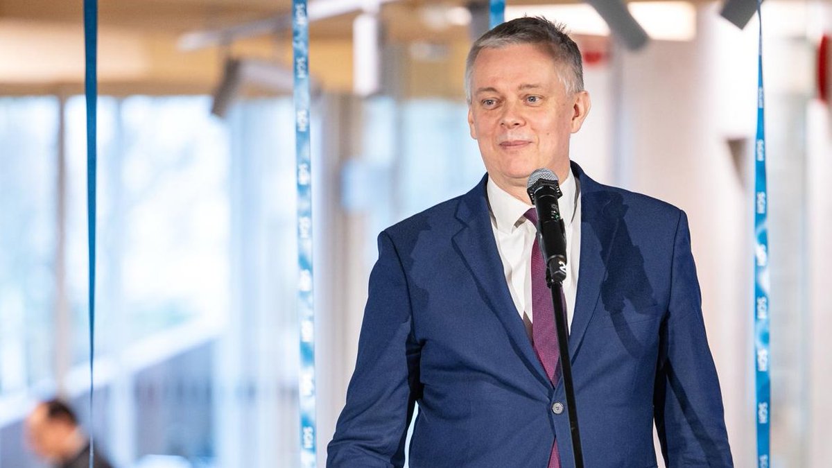 MSWiA 🇵🇱 (@mswia_gov_pl) on Twitter photo Minister <a href="/TomaszSiemoniak/">Tomasz Siemoniak</a> w <a href="/SGHWarsaw/">SGH w Warszawie</a> ⤵️
💬 Bardzo dziękuję za zaproszenie. Ten wspaniały budynek zaczyna żyć. Jest znakiem tego, jak świetnie ma się Szkoła Główna Handlowa przez ostatnie lata. Gratuluję prof. Piotrowi Wachowiakowi - jego przywództwo daje taki rozmach, wymiar i Minister <a href="/TomaszSiemoniak/">Tomasz Siemoniak</a> w <a href="/SGHWarsaw/">SGH w Warszawie</a> ⤵️
💬 Bardzo dziękuję za zaproszenie. Ten wspaniały budynek zaczyna żyć. Jest znakiem tego, jak świetnie ma się Szkoła Główna Handlowa przez ostatnie lata. Gratuluję prof. Piotrowi Wachowiakowi - jego przywództwo daje taki rozmach, wymiar i