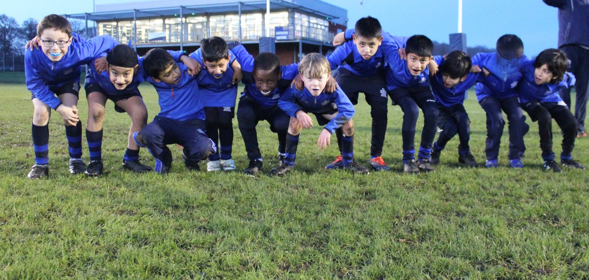 A stunning scene as our Y4 rugby players take to the sporting stage in their 'Thursday Night Lights' fixture against @RatcliffePrep. Taking advantage of the fantastic facilities here at LGJS our children shone with bright smiles under the bright lights!
#lgjs_sport #lgs_junior
