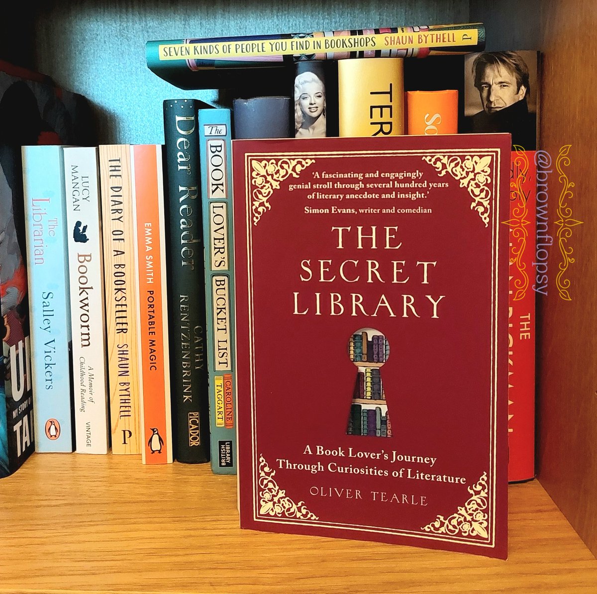 brownflopsy's tweet photo. Do you enjoy books about books? #TheSecretLibrary by Oliver Tearle is an enlightening gem, packed with book themed history, humour, and trivia! Out now from @OMaraBooks
The perfect gift for book lovers! 🎄📚🎁
My thoughts here:
https://t.co/qXuxug9OnW
@RachelMayQuin https://t.co/nkG0NXYHO9