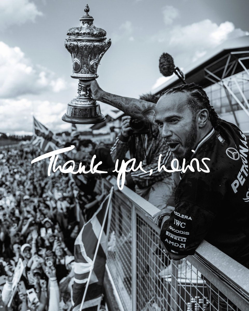 245 Rennen. Einer ist übrig
Das ist ein legendäres Kapitel in der Geschichte der Formel 1
Nach zwölf Jahren bei Mercedes wird Lewis #Hamilton an diesem Wochenende sein letztes Rennen bestreiten und ein unglaubliches Abenteuer mit Mercedes abschließen, bevor er zu Ferrari wechselt