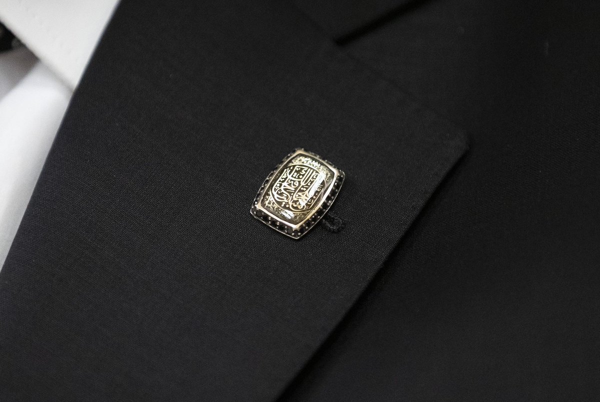 İnna fetahna leke fetham mübına

Doğrusu biz sana apaçık bir fetih ihsân ettik.