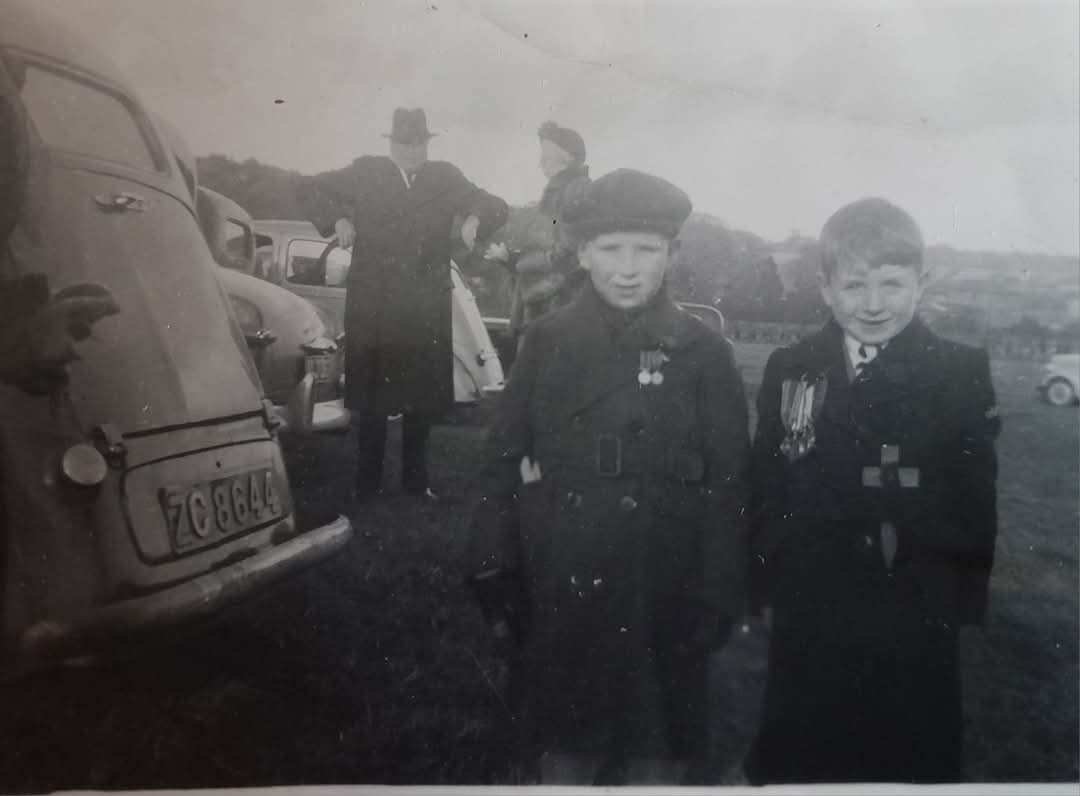 KillesterEstate's tweet image. The first picture was taken in Killester 1941 - "Mick Lindsay and Jack McMenamin. Mick was killed in Belgium."

Second picture -  "November 1952. Roy Lindsay."

Thank you to Michael Edwards for sending in 📸

#Killester #VeteransCommunity #Heritage #LestWeForget #WW1 #WW2