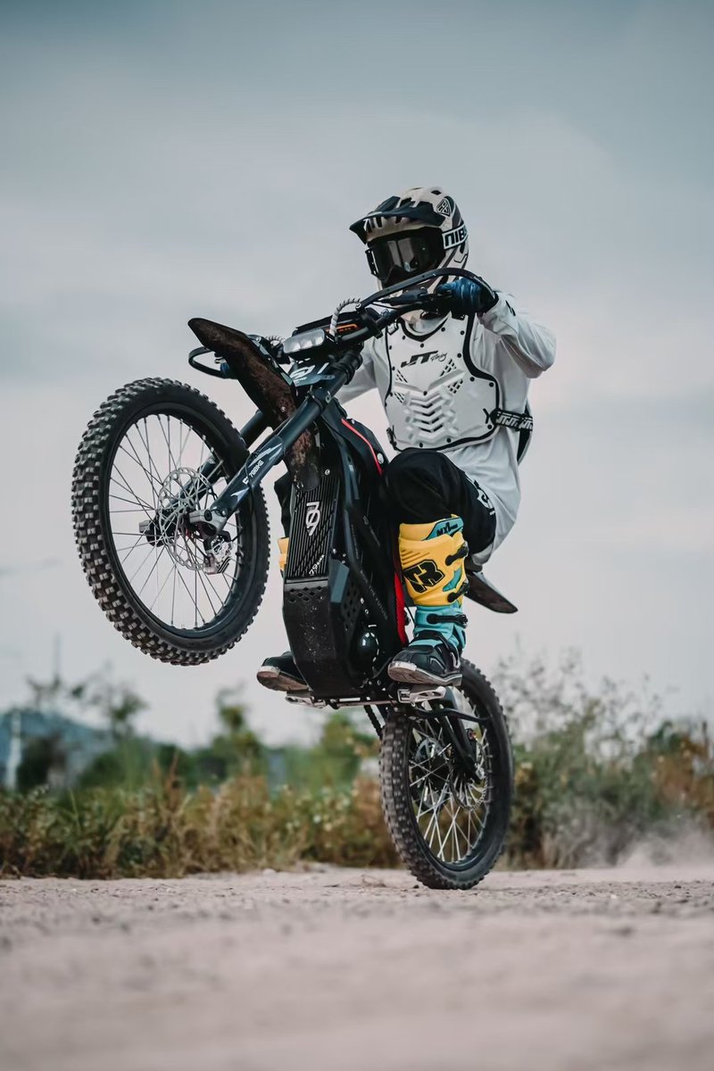 haoqiebike's tweet image. Call me Falcon Pro, or MONSTER.😎No one can refuse my 5KW rated power and 410N.m torque.💪

🔥Cyber Monday Deals expire soon - link in bio

#haoqiebike #HAOQI #FalconPro #dirtbike #extremesports #adventure #rider #OffRoad #allterrain #offroading #beast #BigSale #CyberMonday