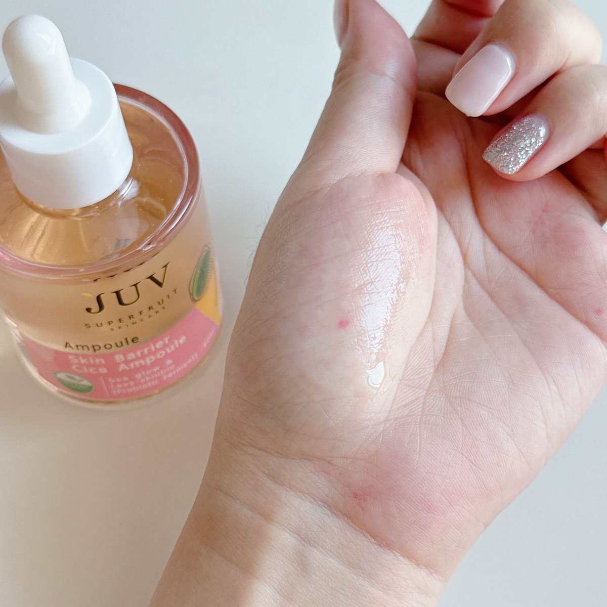 เป็นแอมพลูที่เนื้อเบาสุดที่ลองมาเลย JUV CICA Ampoule นางช่วยลดรอยสิวได้โครตดีๆๆๆ รอยแดงคือลดไวมากจริง แถมลดระคายเคืองเสริมเกราะป้องกันผิว ผิวแพ้ง่ายใช้ได้เลยอ่อนโยนมากก เนื้อใสเบามาก  หลังทาให้ฟีลสบายผิวด้วย ☁️‧₊˚ #JUV #จุ๊ฟซิก้าแอมพลู https://t.co/O7YtCKj2uh
