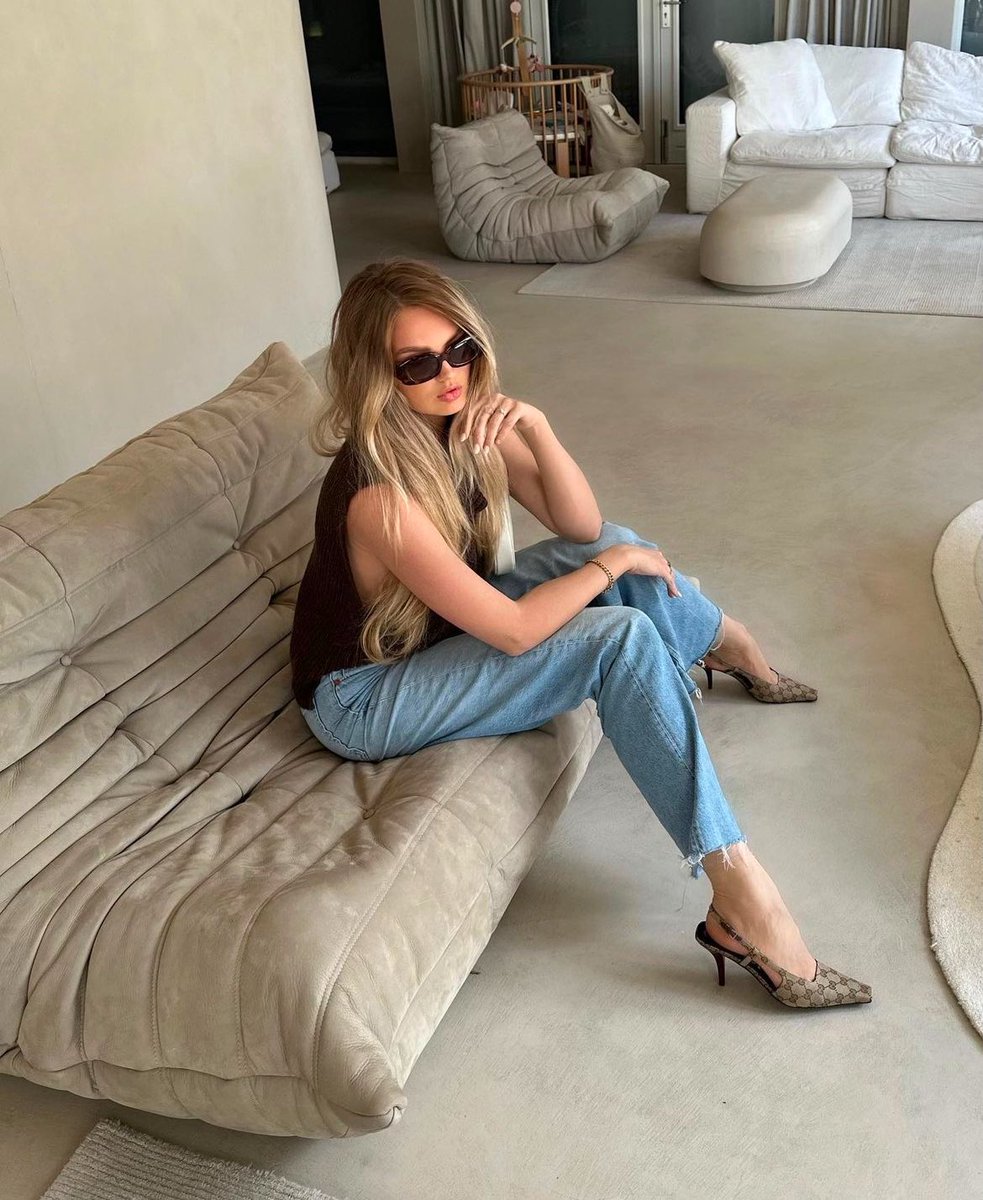 malfoy_lilly's tweet image. #Lumos

Ya no me cuido del entorno, mi corazón está de adorno.