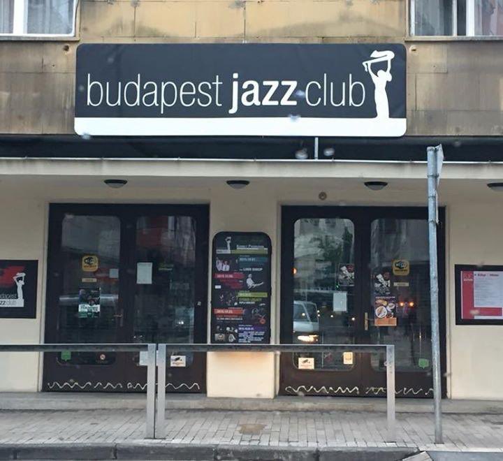 Met warme gevoelens kijk ik terug op de tour die we in 2015 maakten met het Budapest Saxophone Quartet in Hongarije. We speelden door het hele land maar dit optreden in de Budapest Jazz Club was bijzonder omdat onze Bert Frölich en vriendin Iris Roelands er was met haar moeder.