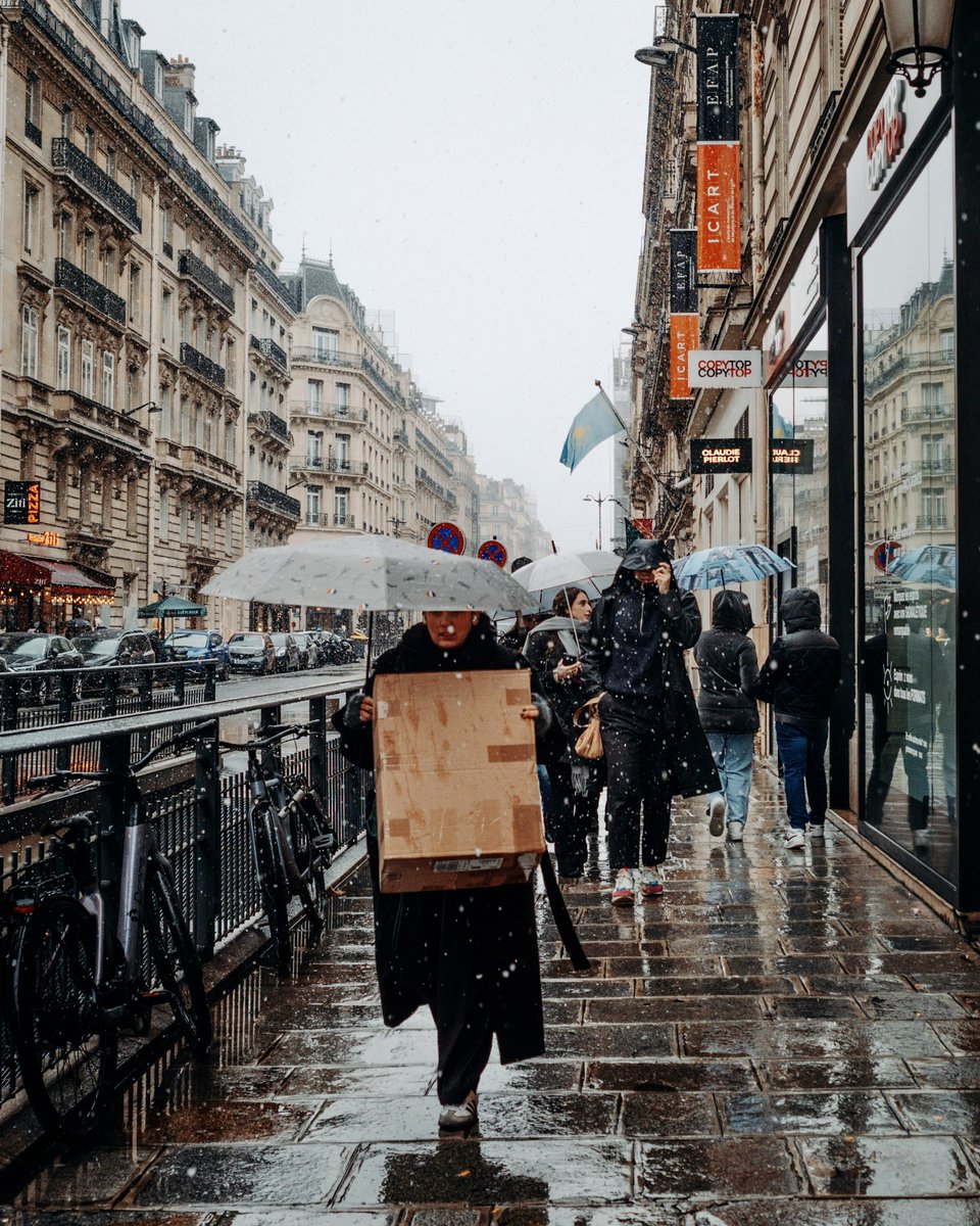 Capra_311's tweet photo. #Paris 🌧️ https://t.co/vQ3EA9HMEG