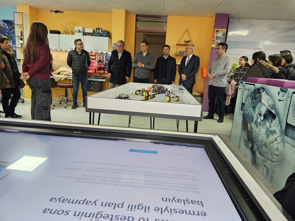TokatEBA's tweet photo. Zile Fen Lisesi Yenilikçi Sınıfımızda (FCL), Zile Cumhuriyet Ortaokulu öğrencilerimize, FCL elçisi Ünsal Saper'in tarafından ve Şube Müdürümüz Ahmet Oğuz'un katılımıyla eğitim etkinliği gerçekleştirildi.
@tokatmem @mebyegitek @HuseyinKir64 https://t.co/MjS7mNKmw8