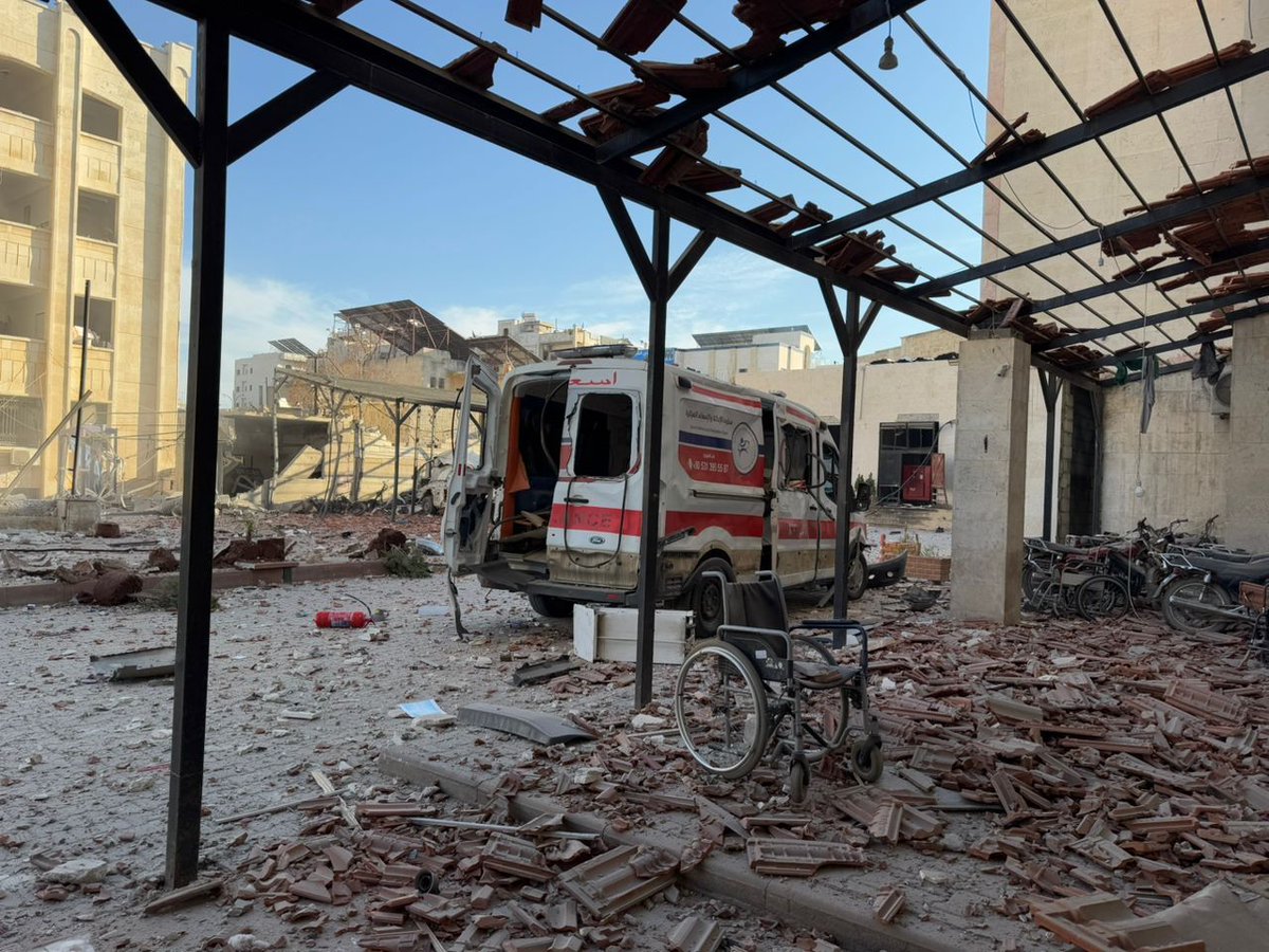 IdlibD's tweet photo. For the second consecutive day, the Assad regime's air force and its Russian ally continue targeting health facilities, infrastructure, and service buildings in the densely populated city of Idlib.
This unprecedented brutal bombardment over the past years has resulted https://t.co/kGOi2BndRW