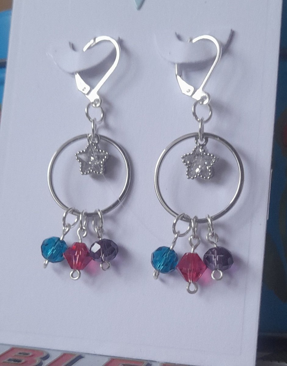 Upcycled Chrimbo earrings, always unique!
#handmade #reuse #upcycled