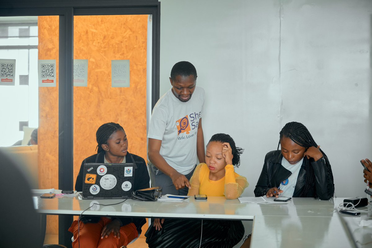 LydieKahambu's tweet image. Dans le cadre d&apos;implémentation de la 2e phase du @msigreatlakes , @WikimediaRDC a organisée 2jours d&apos;atelier de formation avancée sur @wikidata et #SPARQL à Goma @go_innovation

 Nous avions appris à contribuer sur Wikidata et à créer les requêtes #SPARQL.