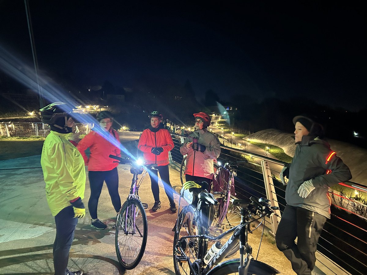 6 ladies, 10 miles (longer for some) 2 degrees to the beautiful Stockingfield Bridge. So good to see this #infrastructure making such a difference in the local area. As we stood having our tea, a few runners, dog walkers and other cyclists were crossing. #cycling #ladiesnight
