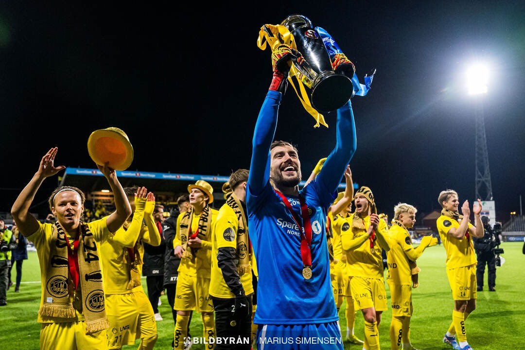 Jinsiy sochli onalar Qizil tulki bilan jinsiy aloqa