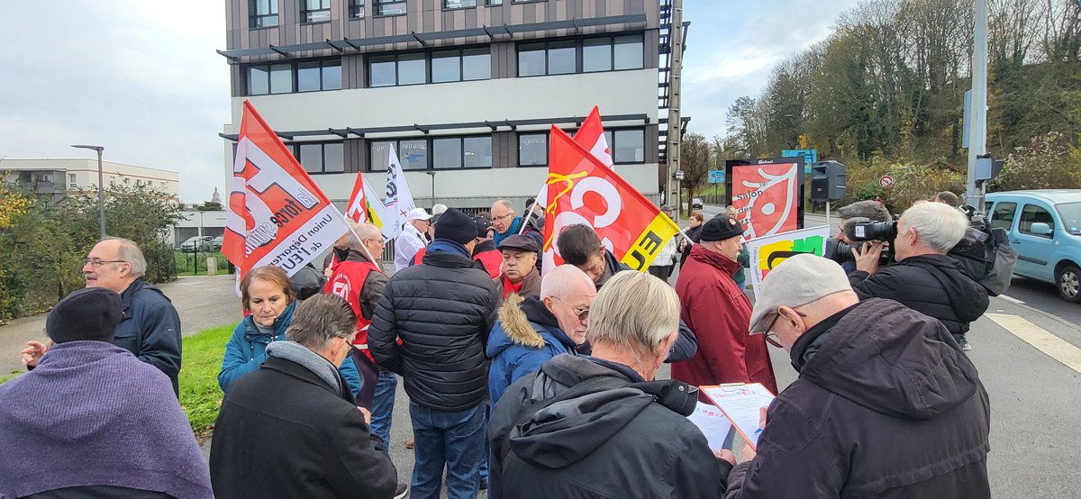 Les retraités de l'#Eure sont mobilisés à #evreux devant la CARSAT pour exiger l'augmentation des retraites et des pensions ! 
Retraités, maltraités !
#FO
<a href="/force_ouvriere/">force_ouvriere</a>