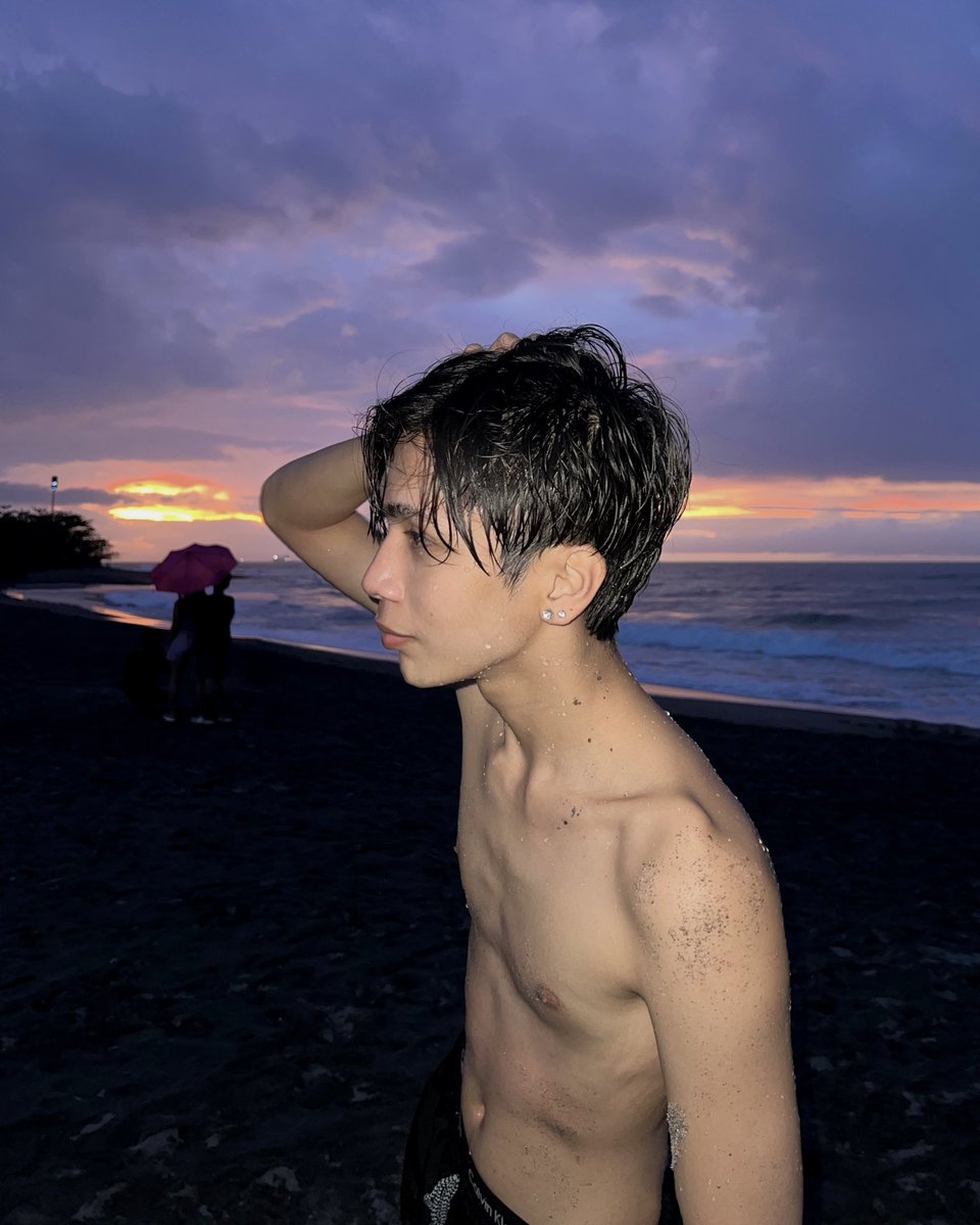 tobyquintans's tweet photo. stick 🧹 https://t.co/3X1ovOhqLk