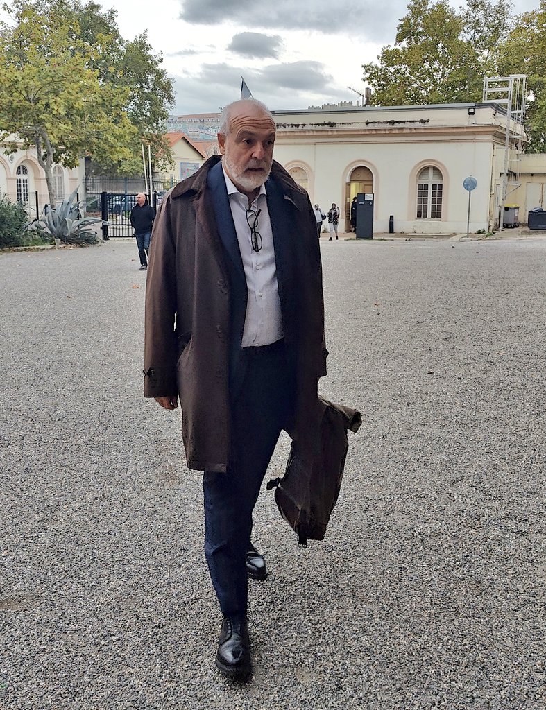 DavidLaMars's tweet photo. Procès #RuedAubagne
Le président a demandé hier soir à Richard Carta d'apporter aujourd'hui ses billets d'✈️ pour Copenhague.
- Mon expert comptable les cherche...
- Si vous nous dîtes que ce n'était pas un voyage professionnel, vous n'avez pas besoin de lui... https://t.co/jf0nxplhuZ