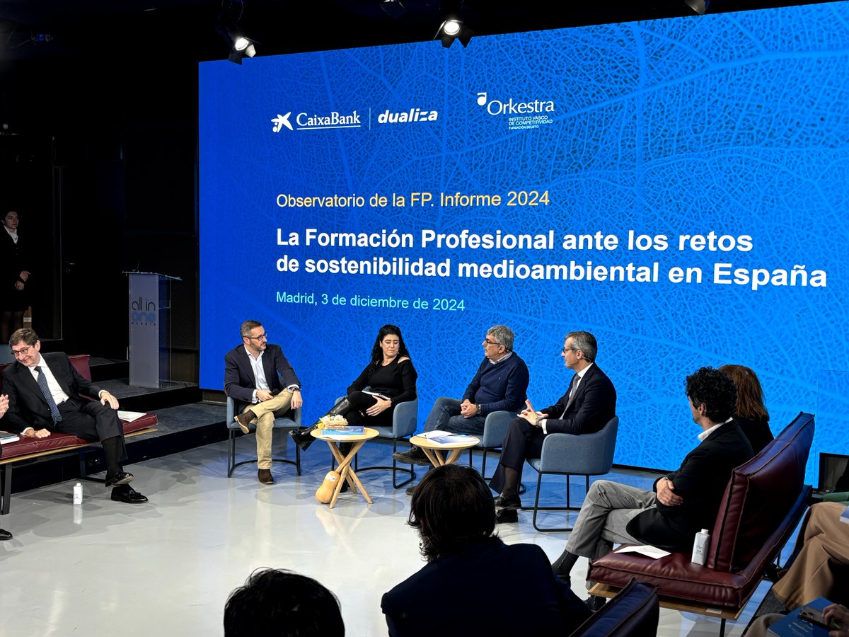 CABK_Dualiza's tweet photo. 💡🌟Comienza la mesa redonda #InformeAnualFP
Moderada por Miguel Sánchez, participan Albert Canut, @iaferre y Eugenio Solla (@caixabank), quienes comparten perspectivas sobre sostenibilidad y formación profesional
Ya en directo🔴🎥
https://t.co/TvPi6BYwsQ https://t.co/zH7VcFzMpX