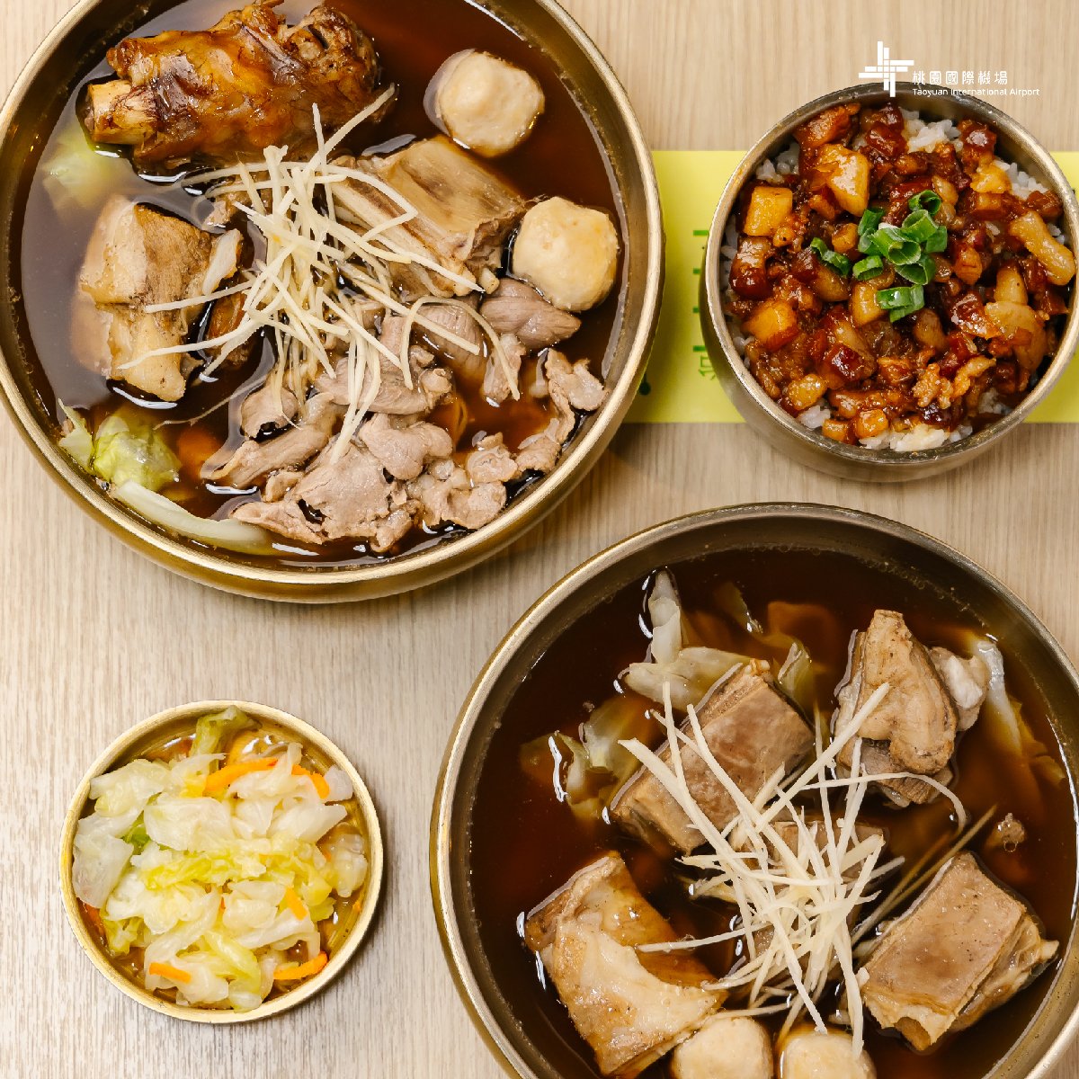 😊Shu Sheep a Bowl of Lamb 🐐 | Taoyuan International Airport Must-Eat Recommendation😊
​
At the start of winter, it’s time to nourish yourself ☃️! Let's have a bowl of hot soup to warm up first. 😋 Shu Sheep's mutton dishes, from mutton slices to chops and tendons, are simmered to perfection in a special angelica broth using a secret Chinese herbal blend. 👨‍🍳 The flavors are rich and the meat is incredibly tender.
​
Let's begin with the Kong Ming Lamb Mix Soup 🍲 and then have a bowl of Zhao Yun Minced Pork Rice 🍚. These dishes have a distinct martial arts vibe ~ In addition to soup, you can also opt for a variety of noodles dishes and donburi rice bowls. Before embarking on your world adventures, warm up and nourish yourselves with a hearty bowl of mutton soup💪!
​
📍Location: B2, Terminal 2 (non-controlled area)
⏰Hours: 10:00am~08:00pm (unless specified otherwise at the restaurant)
​
#taoyuanairport