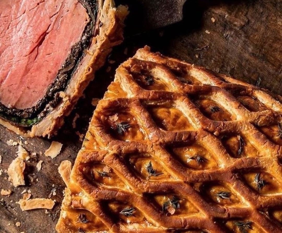 AnvilPub's tweet photo. Beef Wellington. Now taking orders for Christmas 🎄 Pick up on December 23rd  for 6 people and up. With or without sides. 📞 2056377100 or 📧 info@theanvilpub.com  #theanvilpubandgrill #christmasorders https://t.co/IpGyNIrYLQ