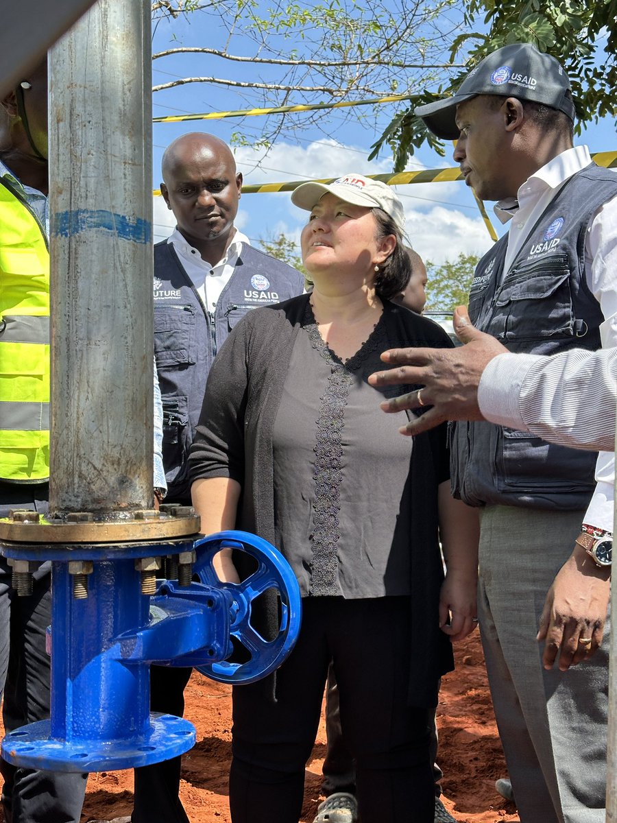 ResilienceLear2's tweet photo. Mia Beers, Dep. Assistant Administrator @USAID Bureau for Resilience, Environment, &amp; Food Security, + Sheila Roquitte, Deputy Mission Dir @USAIDKenya visit a USAID STAWI Project that is empowering farmers with irrigation + climate-smart practices in @OfficialMakueni #USAIDImpact https://t.co/tSjDHVcuzV