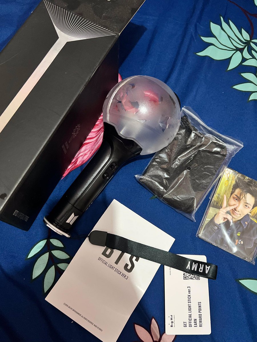 404ochi's tweet photo. wts // want to sell

BTS Official Lightstick Ver.3 &amp; Special Edition 

Ver.3 💰500k
SE 💰 550k 
bundling only 💰1jt

✅fullset
✅good condition ( - box SE demage sedikit, cek pic dibawah ) 
✅pc lengkap
✅personal collection 
✅bisa oren

📍Palembang ( COD sedom ) https://t.co/17dOgxVC7f