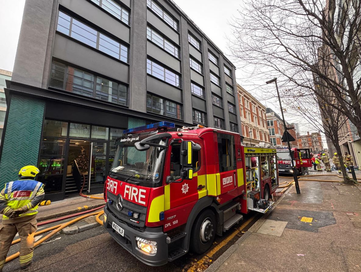 A consumer unit in the basement of a commercial property in #Shoreditch was destroyed by fire. Thankfully, no one was hurt orlo.uk/Rcq8k