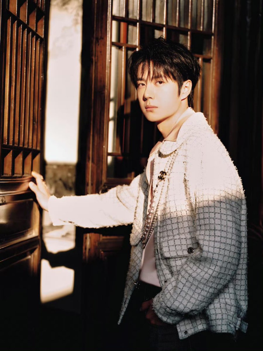 2024年12月3日 ©YIBO - official weibo 全9枚(1-1)