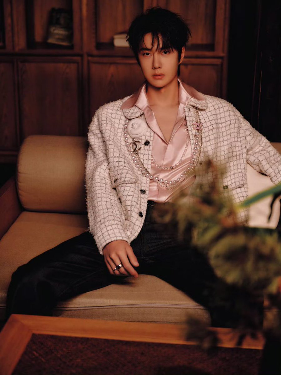 2024年12月3日 ©YIBO - official weibo 全9枚(1-1)