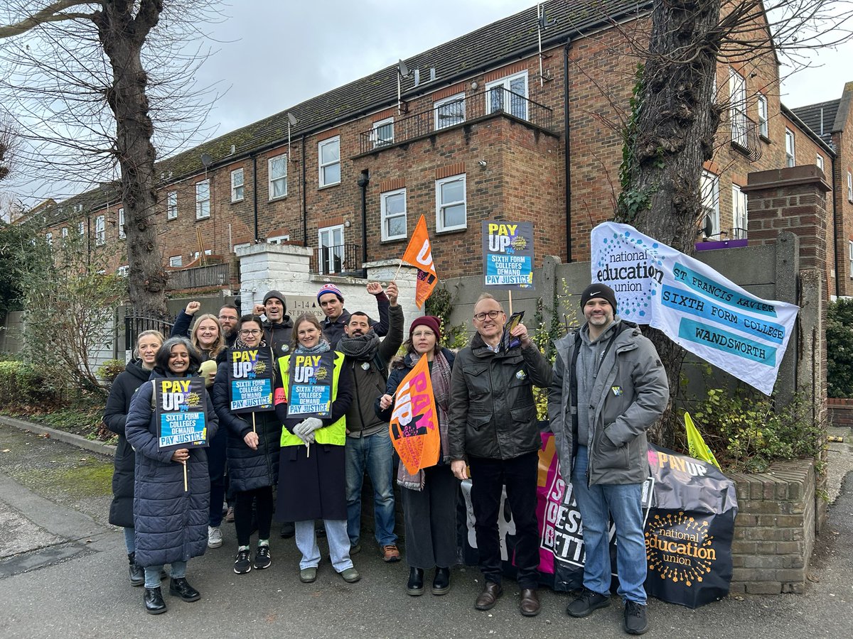 Our members at St Francis Xavier’s in Wandsworth were out in force this morning demanding a fair and funded pay rise for teachers at 6th Form Colleges. 

Thank you for all your support

✊✊✊#payup24