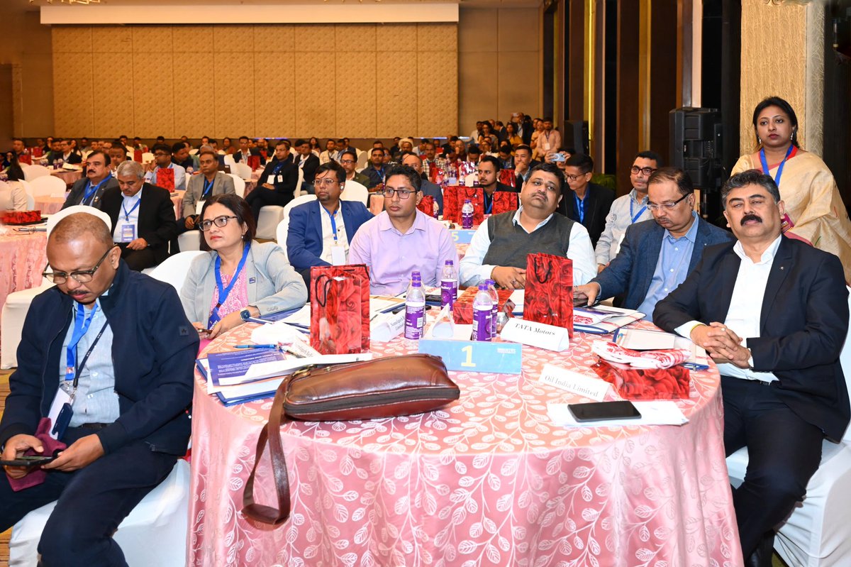 jayanta_malla's tweet photo. Attended the Industry Meet organized by the Skill, Employment, and Entrepreneurship Department, aimed at fostering collaboration between the government, industry, and academia to drive innovative solutions in the skill education sector of Assam.

Highlighted the need for industry-led modernization of ITIs in Assam, ensuring they align with contemporary demands. With our geographical proximity to ASEAN countries and a youthful workforce, Assam has immense potential to emerge as a hub for skill development in the entire country.

Urged top representatives from leading industries present here today to focus and take lead on the skilling sector in Assam, enabling our skilled workforce to seamlessly integrate into the industry.

@jayantrld
@himantabiswa