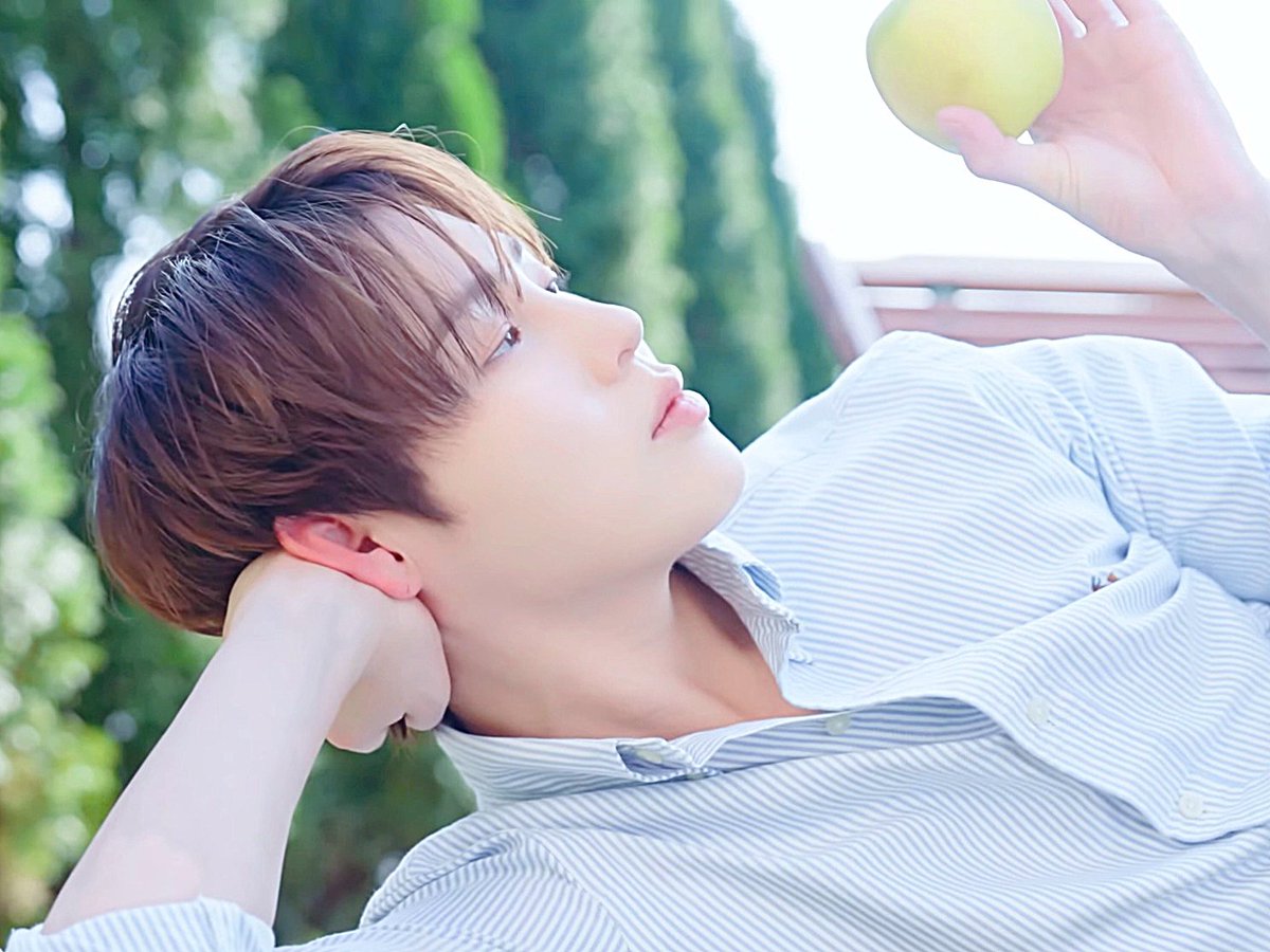 sarangsungwoon's tweet photo. 2025 SEASON'S GREETINGS
ROYAL CLASSIC
/)____/)
( ◠ ◡ ◠)
| >👑< |
-0---0- 하성운.. 당신..
왕관 떨어뜨리셨어요..
#하성운 #HASUNGWOON #ROYALCLASSIC https://t.co/iLEHF8H3GI
