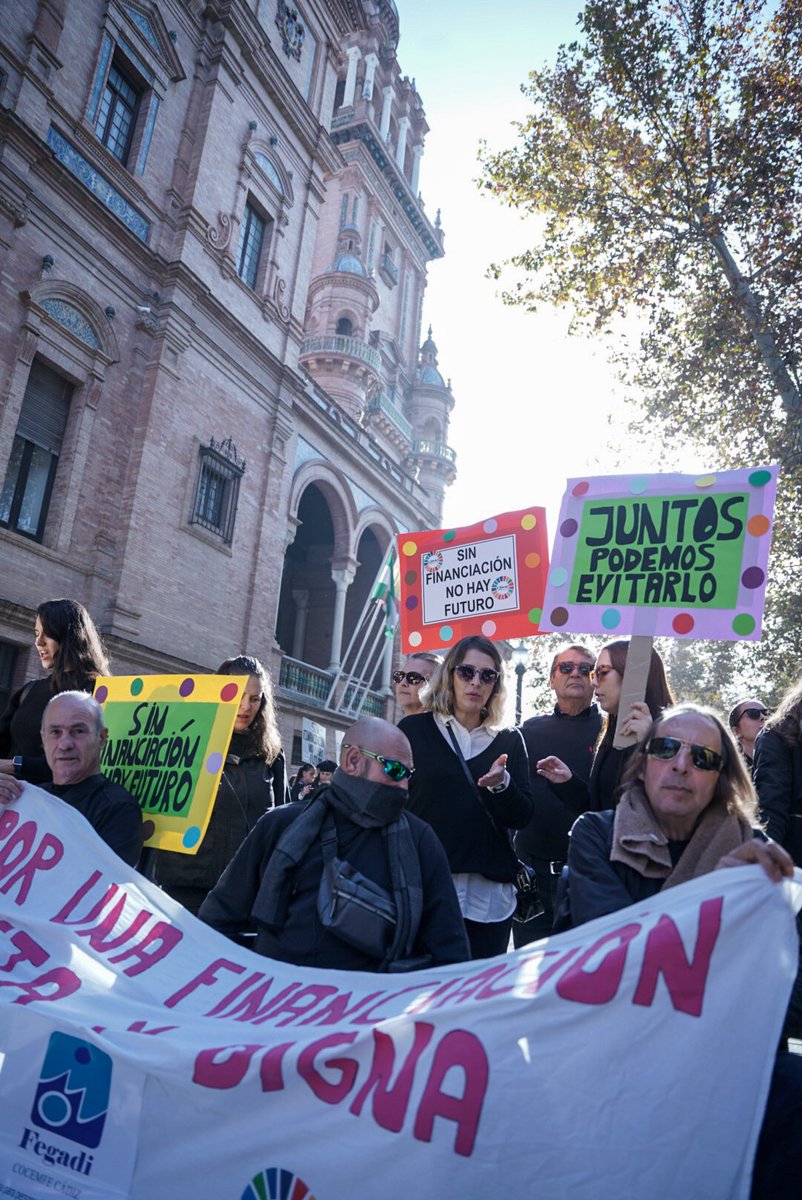 📢 En una hora nos vemos en Plaza de España, Sevilla. Hoy alzamos la voz por una financiación justa.

⚫️ Viste de negro y únete a nuestra lucha. #JuntosPodemosEvitarlo