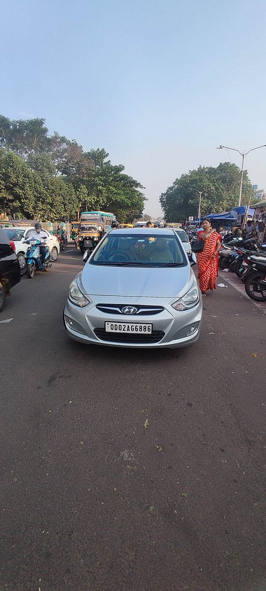 Kupun_'s tweet photo. @bmcbbsr @CMO_Odisha @IPR_Odisha @HUDDeptOdisha @nganeshbabu01 @cpbbsrctc @STAOdisha Who is allowing them to park vechicles on middle side of road and what bmc enforcement squad doing &amp; @cpbbsrctc should take voluntary action over such places and public parking https://t.co/9miFmUYVwu