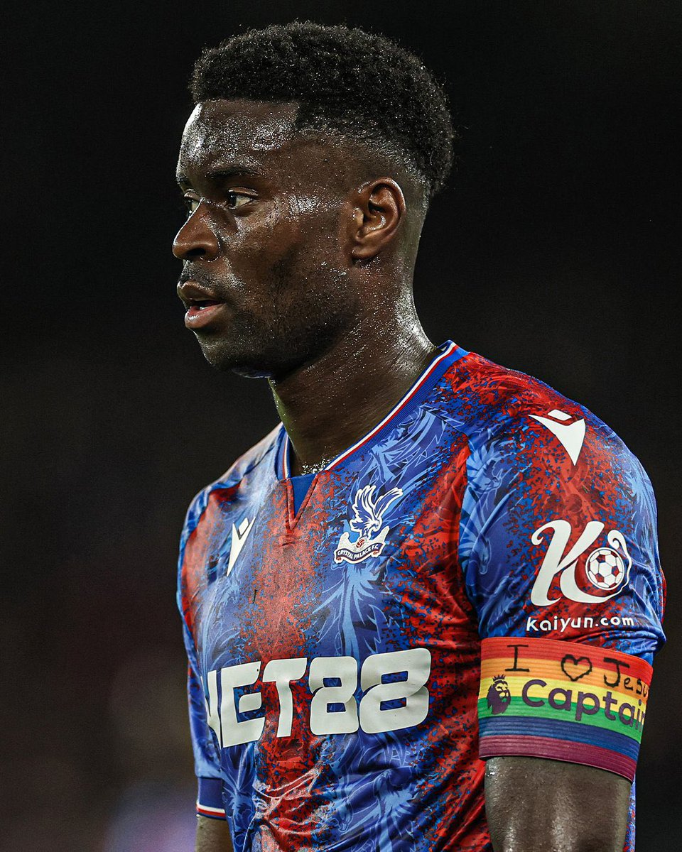 ActuFoot_'s tweet photo. 🚨 La FA pourrait poursuivre Marc Guehi 🏴󠁧󠁢󠁥󠁮󠁧󠁿 (Crystal Palace) pour 𝗮𝘃𝗼𝗶𝗿 𝗶𝗻𝘀𝗰𝗿𝗶𝘁 "𝗜 𝗹𝗼𝘃𝗲 𝗝𝗲𝘀𝘂𝘀" 𝘀𝘂𝗿 𝘀𝗼𝗻 𝗯𝗿𝗮𝘀𝘀𝗮𝗿𝗱 𝗟𝗚𝗕𝗧𝗤 𝗱𝗲 𝗰𝗮𝗽𝗶𝘁𝗮𝗶𝗻𝗲 le week-end dernier ! 🏳️‍🌈©️

🗞️ @ESPNUK https://t.co/MFe5hxZQlN