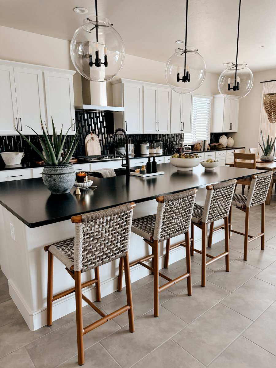 purpleleaf2013's tweet image. Winter is here, but our bar stools shine indoors too! 🏡 Perfect for your home bar or kitchen island. Where would you use yours? ❄️✨

#purpleleaf #BarStoolStyle #IndoorLiving #WinterVibes #CozySpaces #HomeDecor #MultifunctionalFurniture