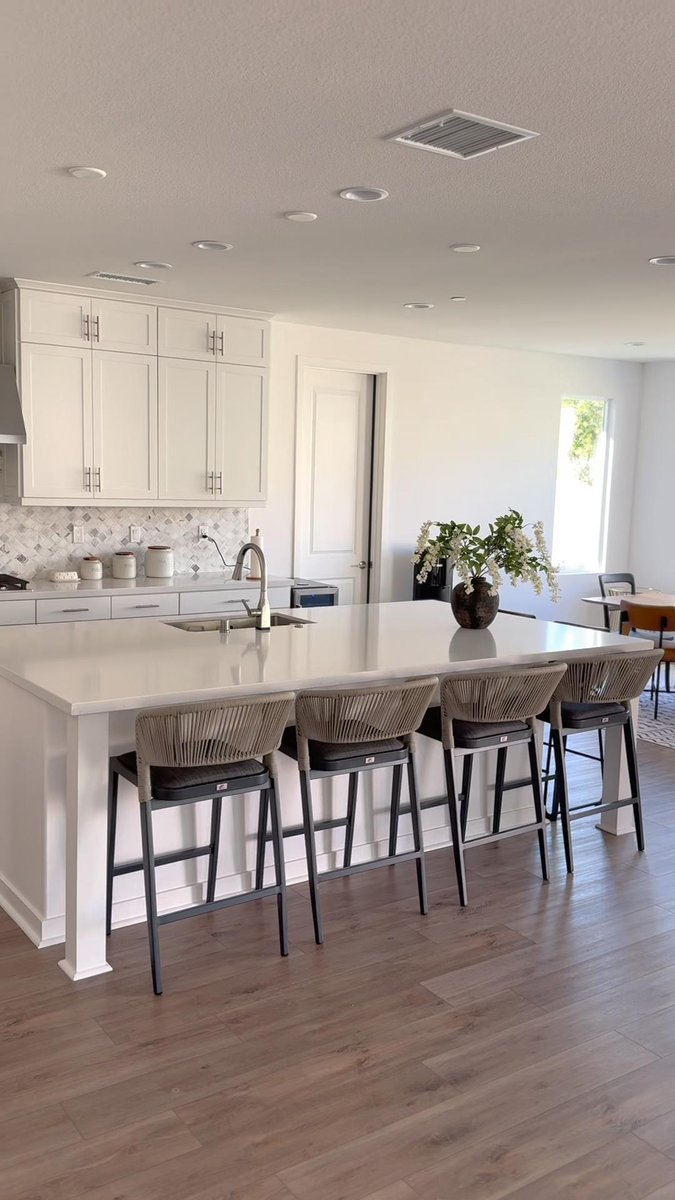 purpleleaf2013's tweet image. Winter is here, but our bar stools shine indoors too! 🏡 Perfect for your home bar or kitchen island. Where would you use yours? ❄️✨

#purpleleaf #BarStoolStyle #IndoorLiving #WinterVibes #CozySpaces #HomeDecor #MultifunctionalFurniture