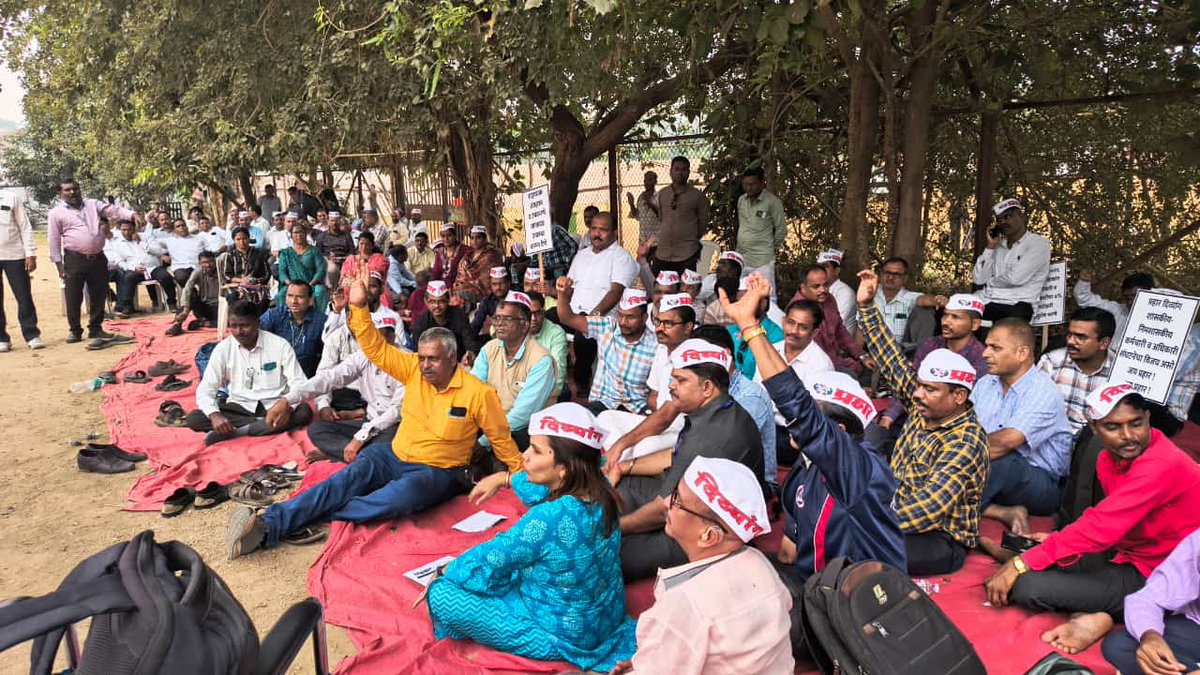 Prahardivyang1's tweet photo. @MSEDCL @RealBacchuKadu @abpmajhatv @Dev_Fadnavis @ibnlokmattv1 @LokshahiMarathi @TV9Marathi  घोटाळेबाज महावितरण कंपनीकडून दिव्यांग कर्मचारी वर अत्याचार. मुजोर प्रशासनाचा जाहीर निषेध ,उर्जा प्रधान सचिवांकडून भ्रष्ट अधिकारींची पाठराखण https://t.co/HNCoYZ2MqE