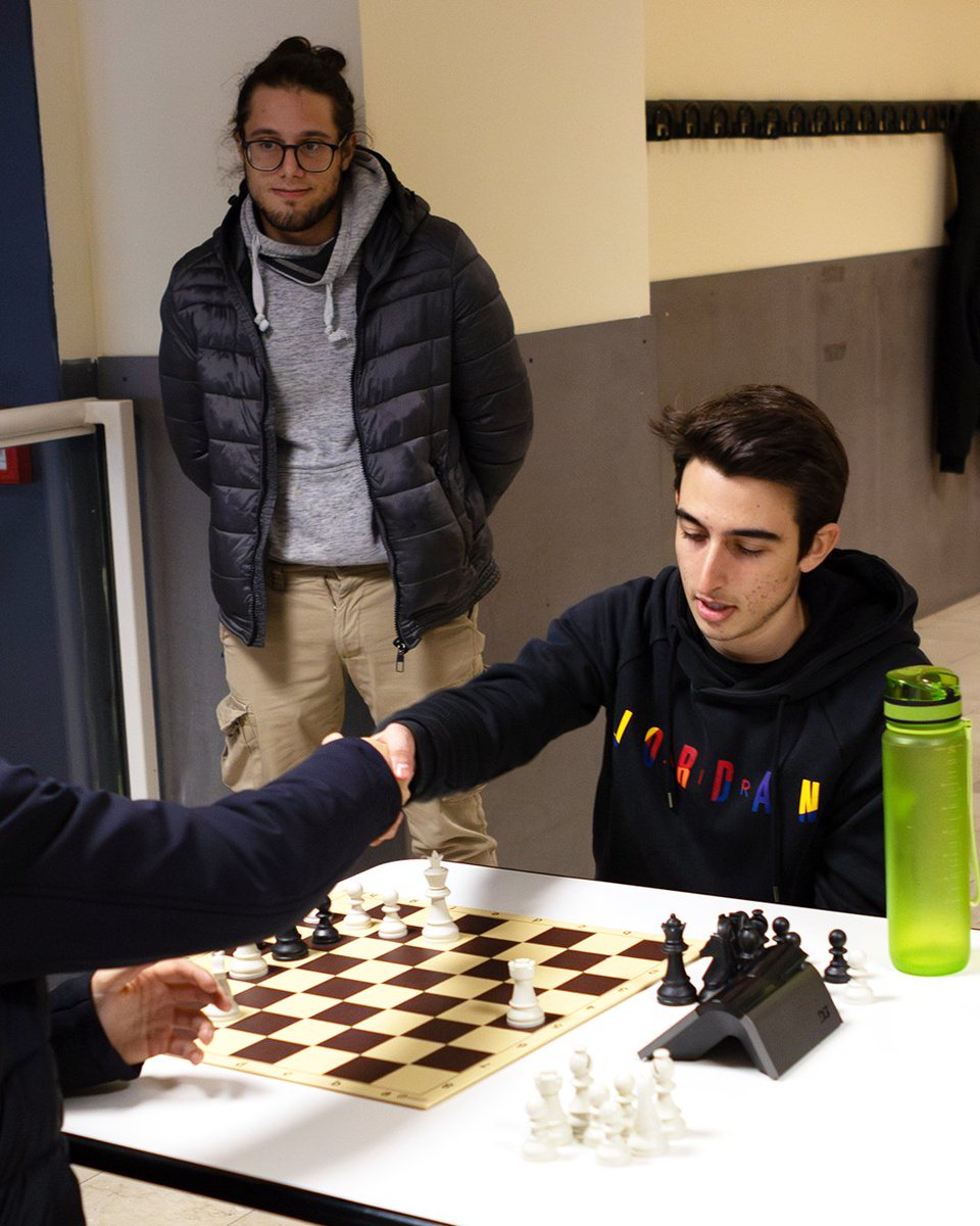 👑 ALESSANDRO CORCIULO è il nuovo re degli #scacchi di Bicocca!

ℹ️ Racconto della giornata e classifica finale su: cusbicocca.it/alessandro-cor…

#AudentesFortunaIuvat
#CUOREBICOCCA #UNIMIB
#milano #bicocca #milanobicocca