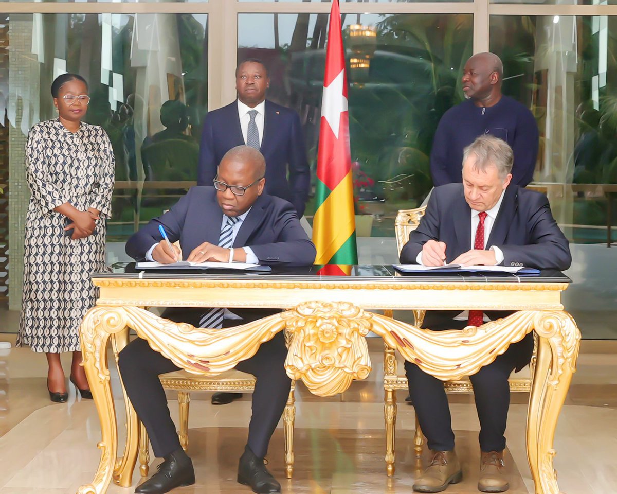 PresidenceTg's tweet photo. Le Président de la République, @FEGnassingbe a présidé, ce 02 décembre 2024 à Lomé, une cérémonie de signature d’accord de production d’électricité à base de microréacteurs nucléaires entre le Togo et société américaine Nano Nuclear Energy. 

https://t.co/RBWAr6n3q0 https://t.co/B566fMayQK