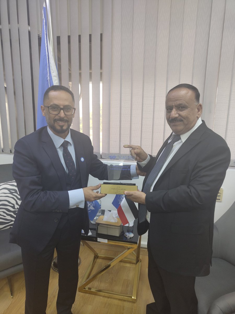 إستقبل المدير الإقليمي السيد محمد ابو بكر الوفد اليمني برئاسة سعادة الدكتور عبدالسلام صالح وزير النقل و السيد ناصر أحمد نائب الوزير و الأستاذ عبدالله صالح مدير المنطقة بالخطوط اليمنية و ذلك بمقر المكتب الإقليمي لبحث سبل تعزيز التعاون المشترك و مناقشة أوجه الدعم بين الجهتين